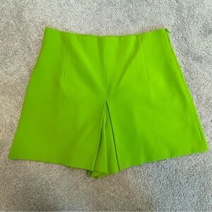 Zara green high waisted front pleat Bermuda dress shorts Sz L NWT